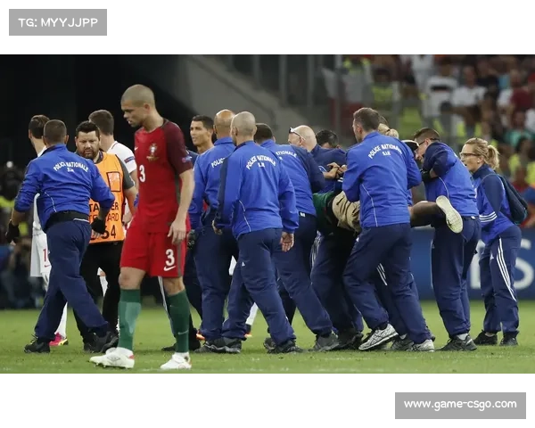 欧冠赛场球迷烟火燃放，欧足联开出最新罚单